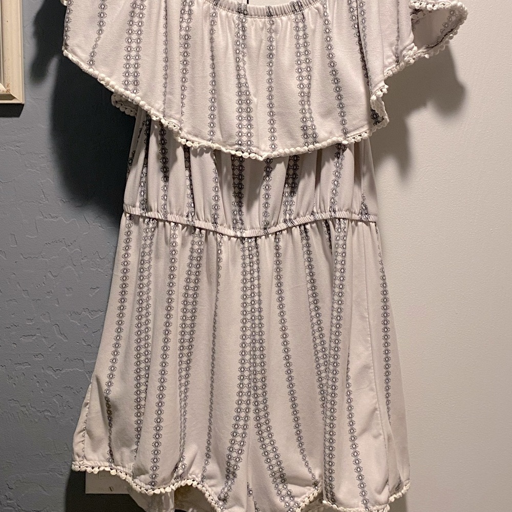 White pattern romper - Picture 2 of 3